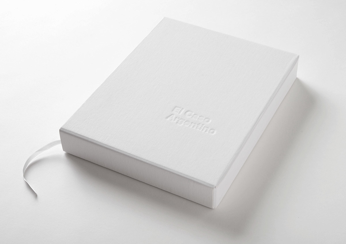 El Caso Argentino — Libro y estuche blancos