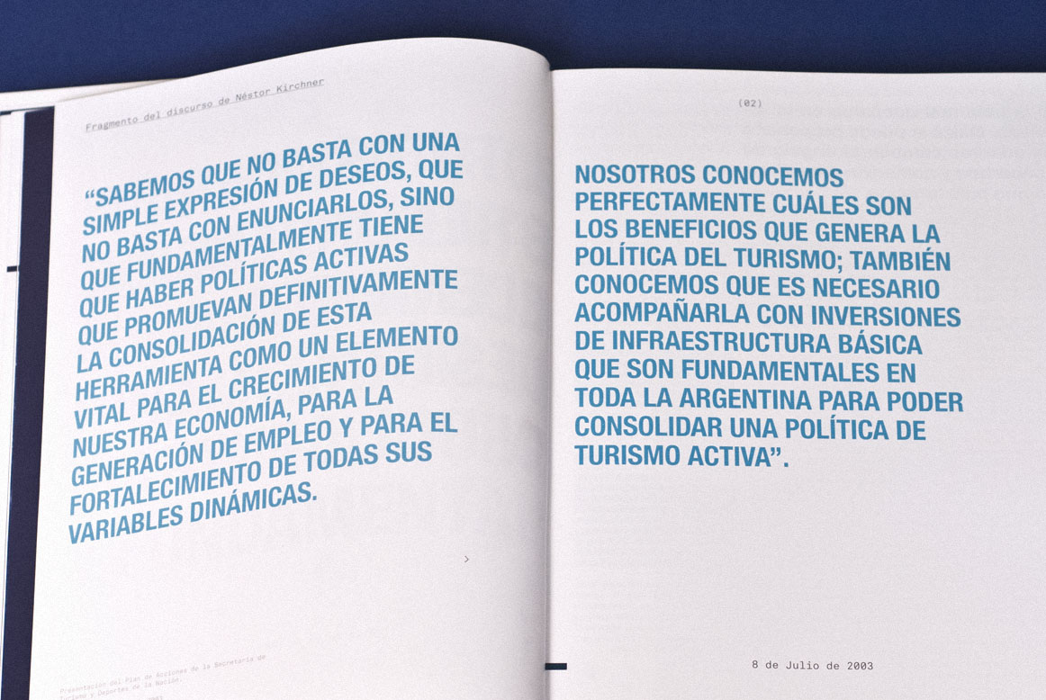 El Caso Argentino — Doble página con textos en celeste