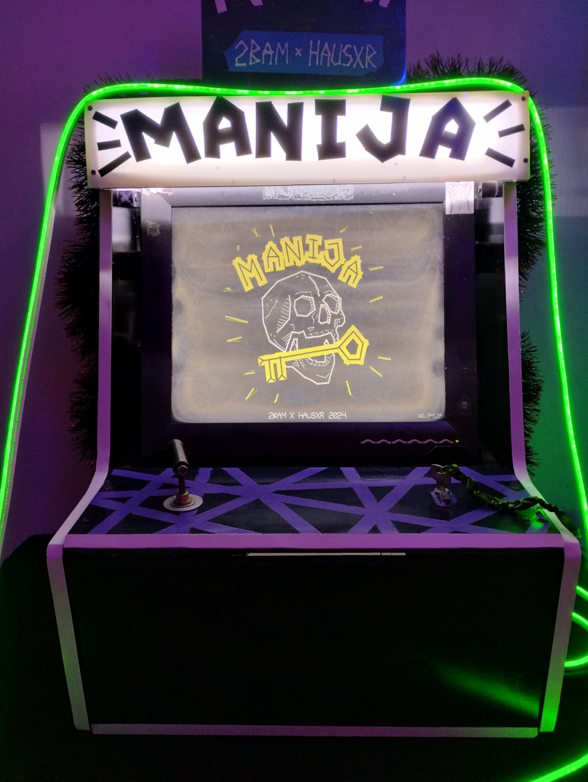 Mueble arcade MANIJA con iluminación verde